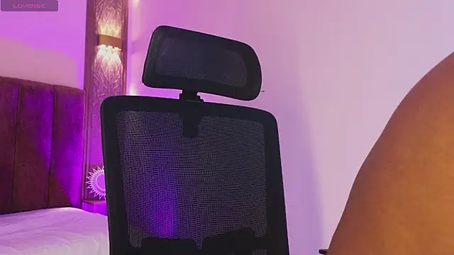 Emy leon online show from February 2026 07:20:01 PM