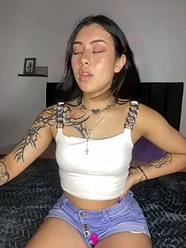 Snapshot of emily_22x chatting on February 2025 02:15:01 AM emily 22x online show from February 2025 02:15:01 AM