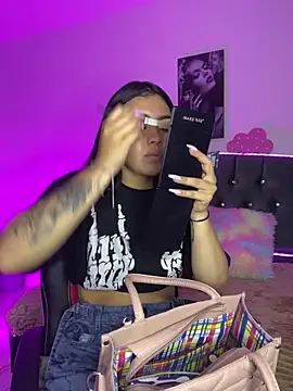 Snapshot of emily_22x chatting on October 2025 09:25:02 PM emily 22x online show from October 2025 09:25:02 PM