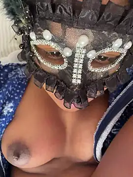 Snapshot of Bella_Luna18 chatting on November 2025 03:56:02 PM Bella Luna18 online show from November 2025 03:56:02 PM