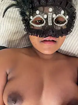 Snapshot of Bella_Luna18 chatting on December 2025 05:51:02 PM Bella Luna18 online show from December 2025 05:51:02 PM