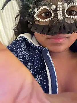 Snapshot of Bella_Luna18 chatting on January 2026 03:38:01 PM Bella Luna18 online show from January 2026 03:38:01 PM