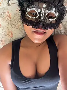 Snapshot of Bella_Luna18 chatting on February 2026 06:59:02 PM Bella Luna18 online show from February 2026 06:59:02 PM