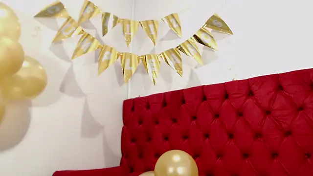 Snapshot of CarolineBrunx chatting on January 2025 06:10:01 AM CarolineBrunx online show from January 2025 06:10:01 AM