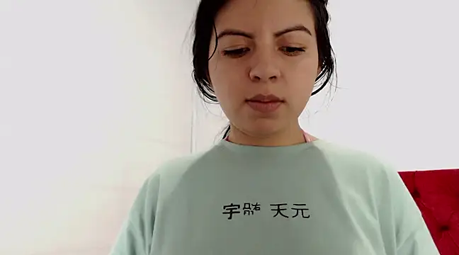 Snapshot of CarolineBrunx chatting on February 2025 08:10:01 PM CarolineBrunx online show from February 2025 08:10:01 PM