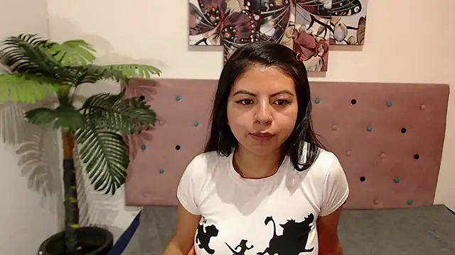 Snapshot of CarolineBrunx chatting on March 2025 01:50:02 PM CarolineBrunx online show from March 2025 01:50:02 PM