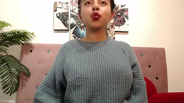 Snapshot of CarolineBrunx chatting on March 2025 08:26:02 AM CarolineBrunx online show from March 2025 08:26:02 AM