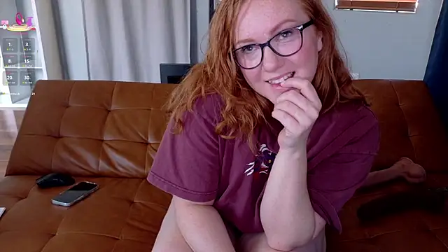 Scarlettredff online show from July 2026 05:26:02 PM
