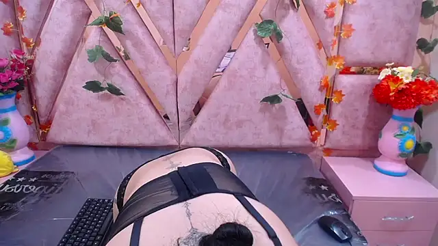 CataleyaLars20 online show from February 2025 03:43:01 PM