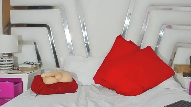 Snapshot of SaraaJhons chatting on March 2025 03:22:01 AM SaraaJhons online show from March 2025 03:22:01 AM