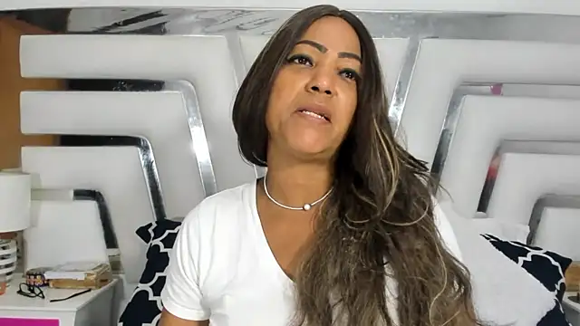 Snapshot of SaraaJhons chatting on March 2025 01:36:01 PM SaraaJhons online show from March 2025 01:36:01 PM