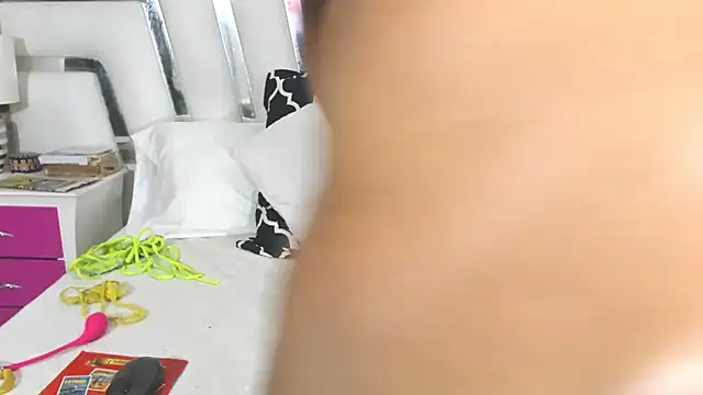 Snapshot of SaraaJhons chatting on March 2025 07:59:01 PM SaraaJhons online show from March 2025 07:59:01 PM