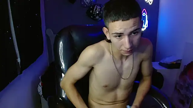 Snapshot of JackSwan18 chatting on January 2025 03:33:02 PM JackSwan18 online show from January 2025 03:33:02 PM