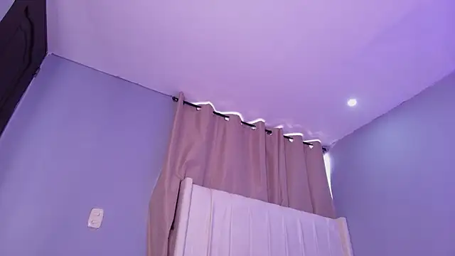 Shenoa1 online show from November 2025 12:09:02 PM