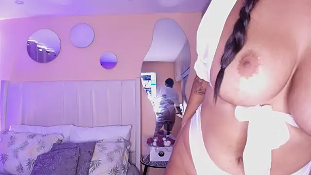 Shenoa1 online show from April 2026 04:27:02 PM