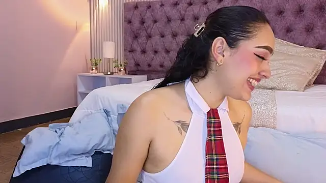 Snapshot of EMILYY_FOXY chatting on November 2025 07:24:01 PM EMILYY FOXY online show from November 2025 07:24:01 PM