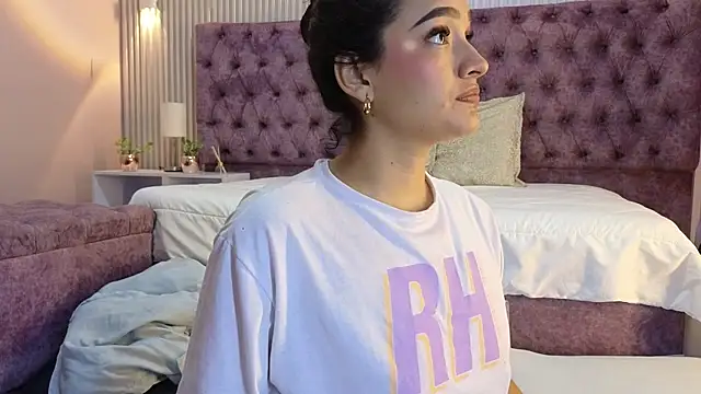 Snapshot of EMILYY_FOXY chatting on December 2025 06:56:02 PM EMILYY FOXY online show from December 2025 06:56:02 PM