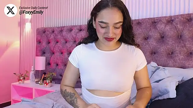 Snapshot of EMILYY_FOXY chatting on February 2026 07:10:01 PM EMILYY FOXY online show from February 2026 07:10:01 PM