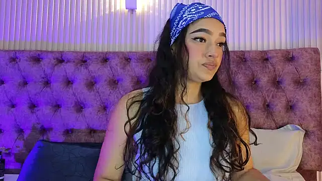 Snapshot of EMILYY_FOXY chatting on February 2026 06:58:02 PM EMILYY FOXY online show from February 2026 06:58:02 PM