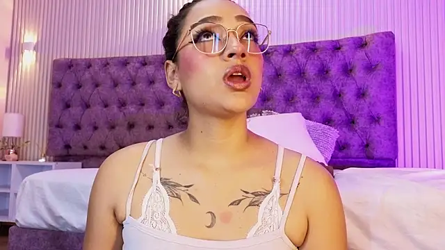 Snapshot of EMILYY_FOXY chatting on March 2026 07:21:02 PM EMILYY FOXY online show from March 2026 07:21:02 PM