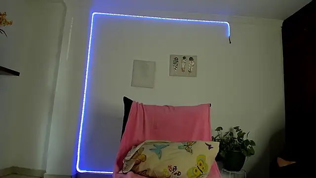 Snapshot of anniesweet- chatting on November 2025 01:33:02 PM anniesweet- online show from November 2025 01:33:02 PM