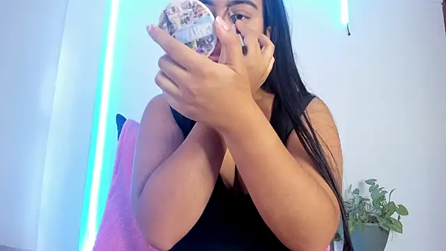 Snapshot of anniesweet- chatting on December 2025 02:14:02 PM anniesweet- online show from December 2025 02:14:02 PM