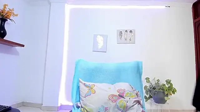 Snapshot of anniesweet- chatting on December 2025 01:07:01 PM anniesweet- online show from December 2025 01:07:01 PM