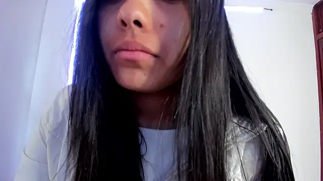 Snapshot of anniesweet- chatting on April 2026 01:25:02 PM anniesweet- online show from April 2026 01:25:02 PM