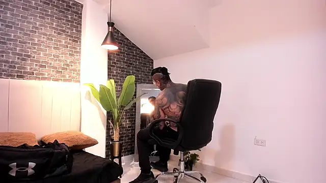 Snapshot of Dantesuarez28 chatting on December 2025 12:42:02 PM Dantesuarez28 online show from December 2025 12:42:02 PM