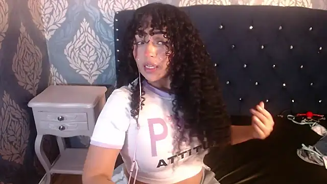 Sofiacowperx online show from November 2025 01:28:01 PM