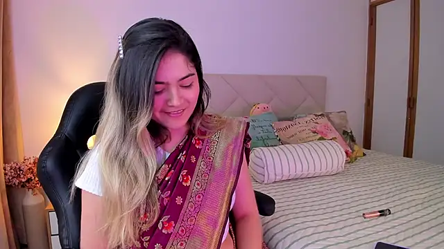 Snapshot of Lau_Bee chatting on December 2024 07:01:02 PM Lau Bee online show from December 2024 07:01:02 PM