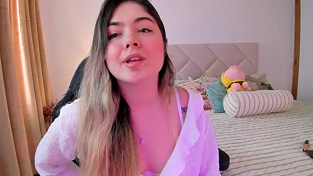 Snapshot of Lau_Bee chatting on December 2024 07:10:01 PM Lau Bee online show from December 2024 07:10:01 PM