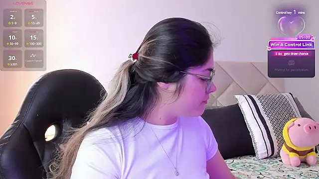 Snapshot of Lau_Bee chatting on January 2025 06:27:01 PM Lau Bee online show from January 2025 06:27:01 PM