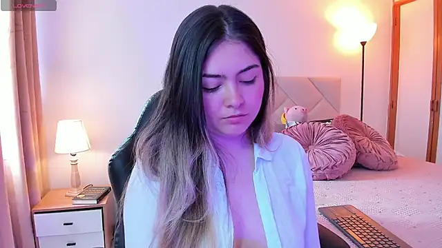 Snapshot of Lau_Bee chatting on March 2025 02:42:02 PM Lau Bee online show from March 2025 02:42:02 PM