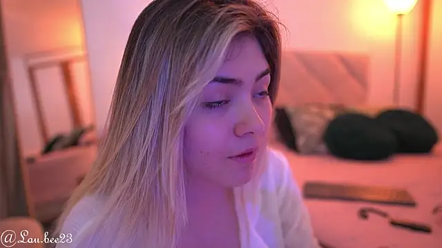 Snapshot of Lau_Bee chatting on September 2025 06:40:02 PM Lau Bee online show from September 2025 06:40:02 PM