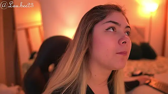 Snapshot of Lau_Bee chatting on October 2025 06:27:02 PM Lau Bee online show from October 2025 06:27:02 PM