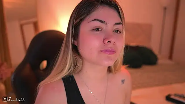 Snapshot of Lau_Bee chatting on November 2025 03:38:02 PM Lau Bee online show from November 2025 03:38:02 PM