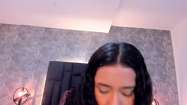 Snapshot of laura_smith33 chatting on December 2024 01:58:01 PM laura smith33 online show from December 2024 01:58:01 PM