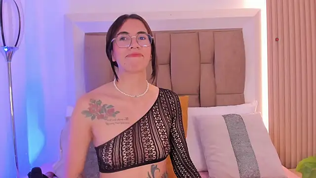 Clarisse28 online show from October 2025 07:02:02 PM