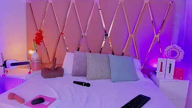 madyjames online show from July 2026 01:24:02 PM