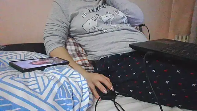 Snapshot of MikaKors chatting on January 2025 01:52:02 PM MikaKors online show from January 2025 01:52:02 PM