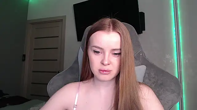 Snapshot of YourBitsy chatting on February 2026 04:09:01 AM YourBitsy online show from February 2026 04:09:01 AM