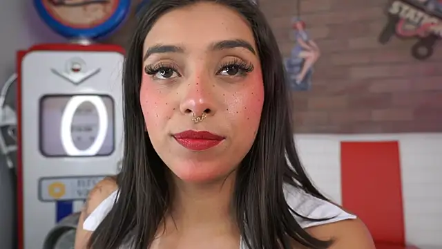 miss collins online show from May 2026 06:04:02 PM