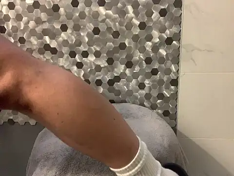 Snapshot of MiguelBlu chatting on November 2025 01:31:01 PM MiguelBlu online show from November 2025 01:31:01 PM