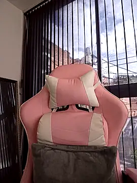 Charlee pink online show from December 2024 06:29:01 PM