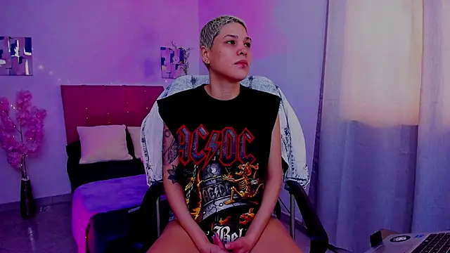 Charlee pink online show from October 2025 06:15:02 PM