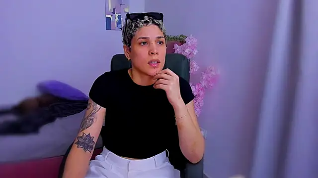 Charlee pink online show from November 2025 08:57:01 PM