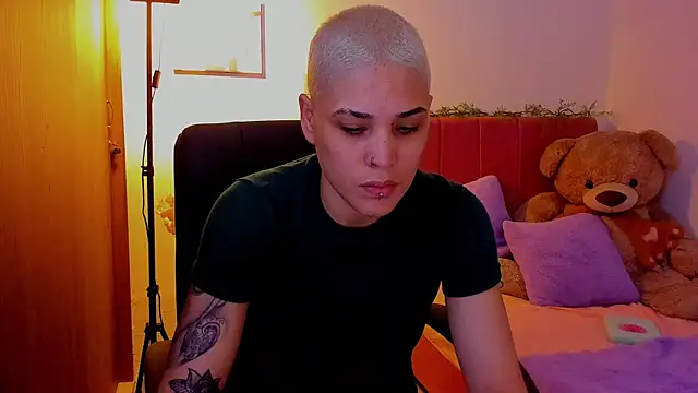 Charlee pink online show from April 2026 05:21:02 PM