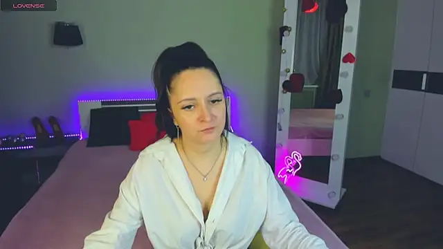 AngellLika online show from November 2025 02:17:01 PM