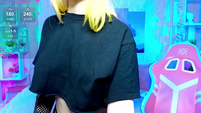 Snapshot of ElswythCovil chatting on December 2024 04:18:02 AM ElswythCovil online show from December 2024 04:18:02 AM